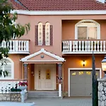 Casa Martinova * ザトン